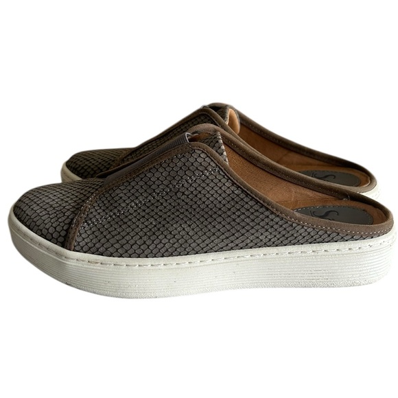 Sofft‎ Leather Snakeskin Embossed Slip-On Sneaker Mules Shoes Grey Size 6.5M - Picture 1 of 7